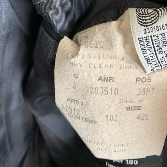 Hugo Boss Vintage Wool blazer. Made is USA. Size 42 L - Picture 8 of 13